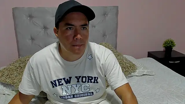 Snapshot of Jhonatan_Morales_S chatting on October 12, 2025, 3:27 am Jhonatan Morales S online show from October 12, 2025, 3:27 am