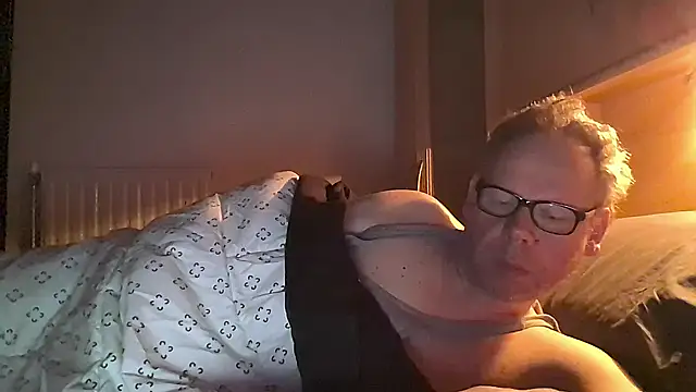 Snapshot of kinkyslet8 chatting on March 4, 2026, 5:57 am kinkyslet8 online show from March 4, 2026, 5:57 am