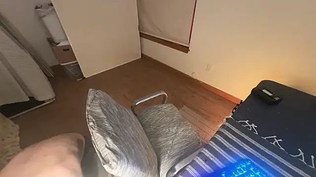 Snapshot of RuffClvb chatting on February 18, 2025, 12:49 pm RuffClvb online show from February 18, 2025, 12:49 pm