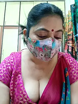 Snapshot of Ratna-777 chatting on October 13, 2025, 5:57 pm Ratna-777 online show from October 13, 2025, 5:57 pm