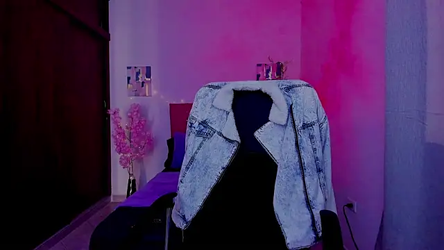 Charlee pink online show from September 29, 2025, 2:22 pm