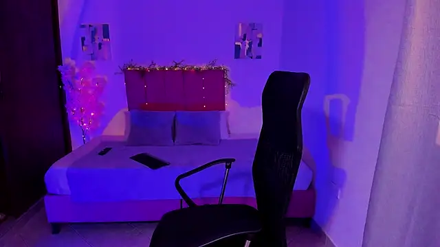 Charlee pink online show from October 12, 2025, 4:28 pm