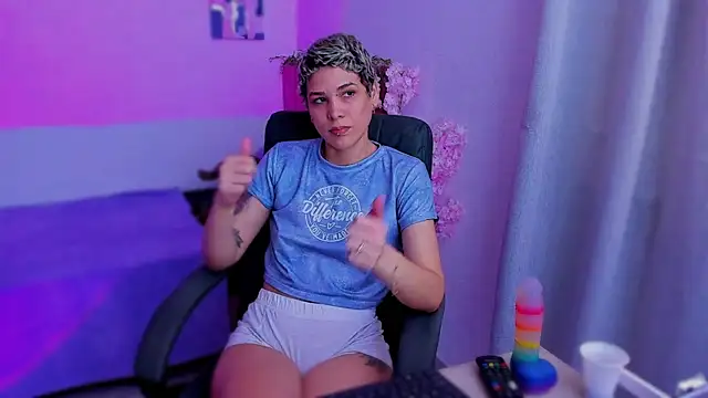 Charlee pink online show from November 29, 2025, 8:01 pm