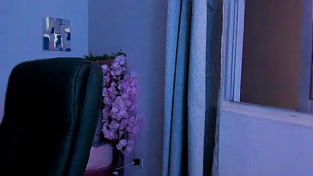 Charlee pink online show from December 15, 2025, 7:01 am