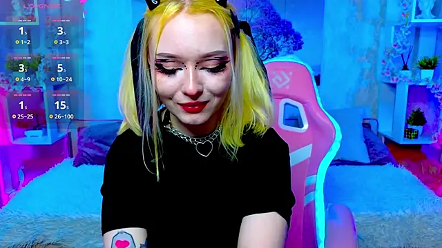 Snapshot of ElswythCovil chatting on December 16, 2024, 4:13 am ElswythCovil online show from December 16, 2024, 4:13 am