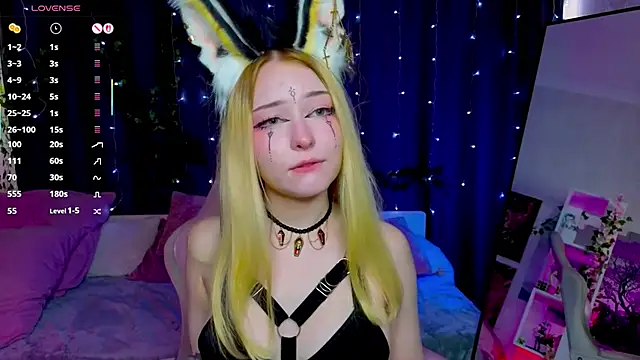 Snapshot of ElswythCovil chatting on September 17, 2025, 4:03 am ElswythCovil online show from September 17, 2025, 4:03 am