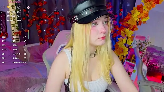 Snapshot of ElswythCovil chatting on October 22, 2025, 4:02 am ElswythCovil online show from October 22, 2025, 4:02 am