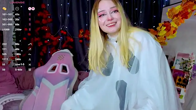 Snapshot of ElswythCovil chatting on October 28, 2025, 4:05 am ElswythCovil online show from October 28, 2025, 4:05 am