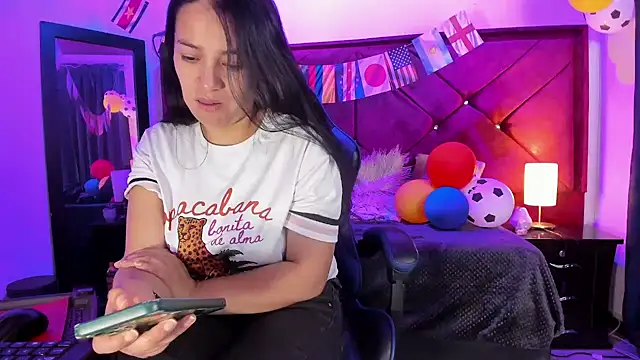 Julietacollins06 online show from July 17, 2026, 4:12 pm