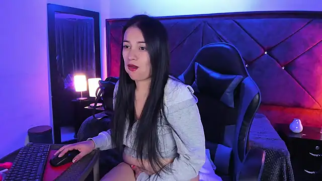 Julietacollins06 online show from July 28, 2026, 4:39 pm