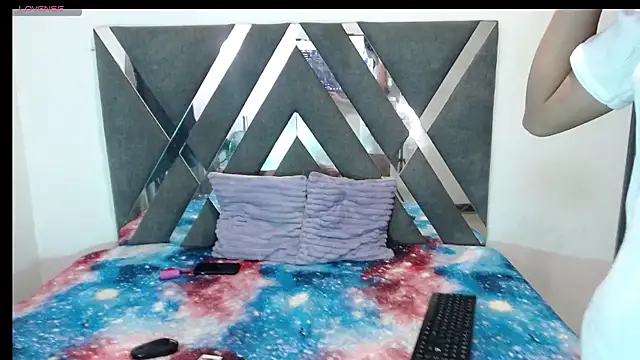 Snapshot of Lunawillis chatting on March 7, 2025, 5:17 pm Lunawillis online show from March 7, 2025, 5:17 pm