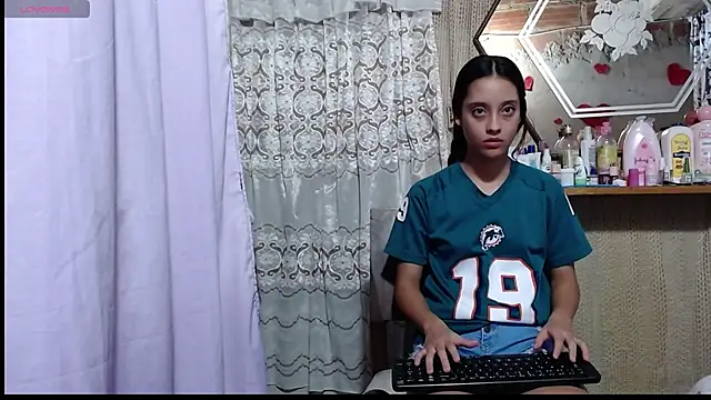 Snapshot of Lunawillis chatting on September 15, 2025, 10:32 pm Lunawillis online show from September 15, 2025, 10:32 pm