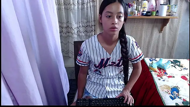 Snapshot of Lunawillis chatting on November 25, 2025, 5:57 pm Lunawillis online show from November 25, 2025, 5:57 pm