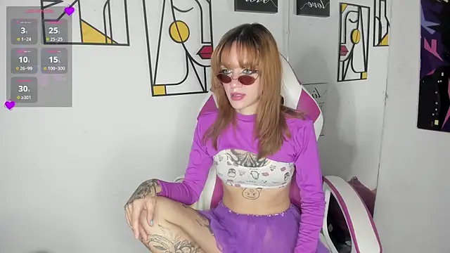 Snapshot of katt__black__ chatting on February 21, 2025, 1:11 am katt black online show from February 21, 2025, 1:11 am