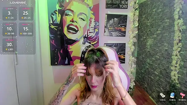 Snapshot of katt__black__ chatting on September 30, 2025, 8:58 pm katt black online show from September 30, 2025, 8:58 pm