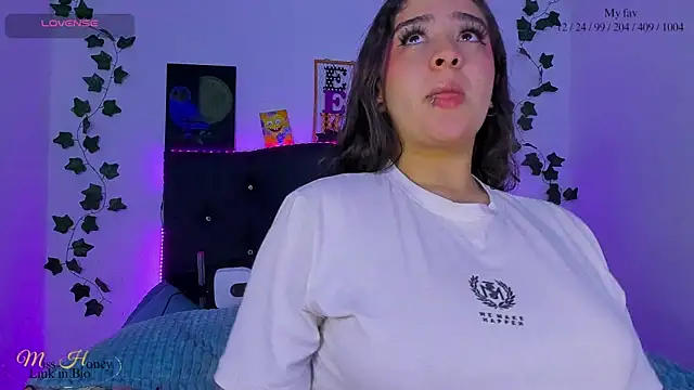 Snapshot of Mxss_Honey chatting on March 10, 2025, 3:23 am Mxss Honey online show from March 10, 2025, 3:23 am