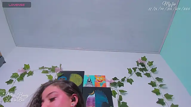 Snapshot of Mxss_Honey chatting on September 13, 2025, 9:20 am Mxss Honey online show from September 13, 2025, 9:20 am