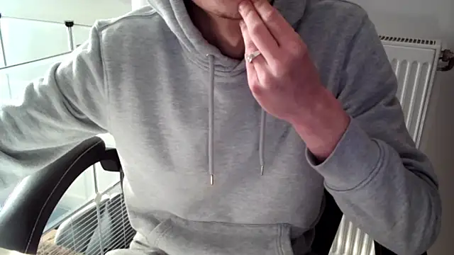 Snapshot of ElViko11 chatting on February 14, 2025, 2:44 pm ElViko11 online show from February 14, 2025, 2:44 pm