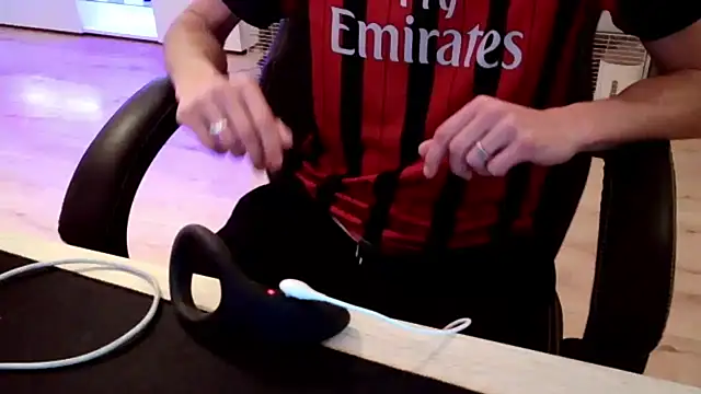 Snapshot of ElViko11 chatting on November 12, 2025, 8:41 pm ElViko11 online show from November 12, 2025, 8:41 pm