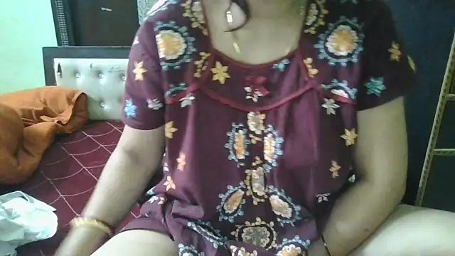 couplesuni online show from October 4, 2025, 9:18 am