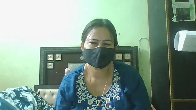 couplesuni online show from May 1, 2026, 4:17 am
