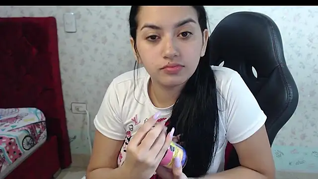 Snapshot of kayla_k18 chatting on October 8, 2025, 4:10 am kayla k18 online show from October 8, 2025, 4:10 am