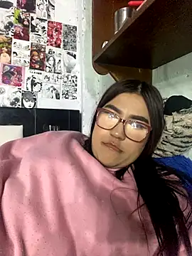 dafne19  online show from December 17, 2025, 5:46 am