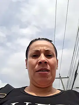 Snapshot of Zaralu_ chatting on December 16, 2024, 7:43 pm Zaralu online show from December 16, 2024, 7:43 pm