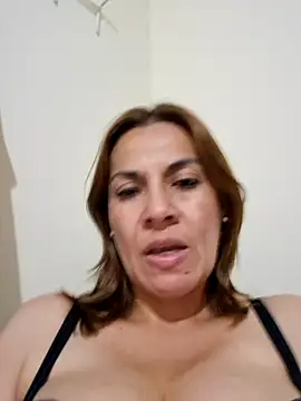 Snapshot of Zaralu_ chatting on January 10, 2025, 1:21 am Zaralu online show from January 10, 2025, 1:21 am