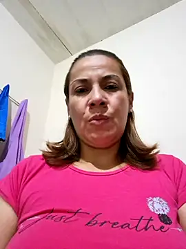 Snapshot of Zaralu_ chatting on January 19, 2025, 12:06 am Zaralu online show from January 19, 2025, 12:06 am