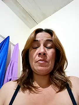 Snapshot of Zaralu_ chatting on February 20, 2025, 2:07 am Zaralu online show from February 20, 2025, 2:07 am