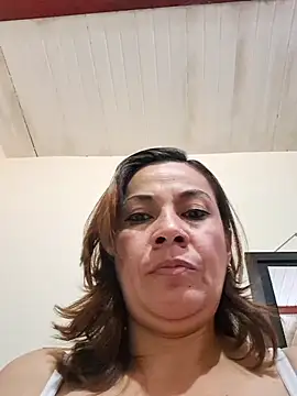 Snapshot of Zaralu_ chatting on October 17, 2025, 8:11 pm Zaralu online show from October 17, 2025, 8:11 pm