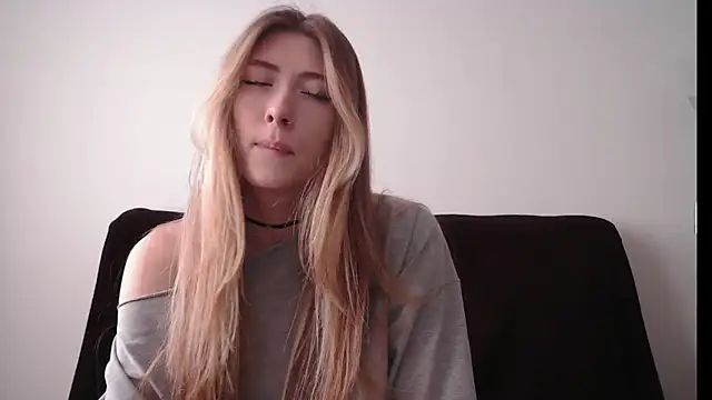 Snapshot of ErikaShyy chatting on September 26, 2025, 10:19 am ErikaShyy online show from September 26, 2025, 10:19 am