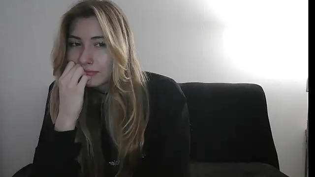 Snapshot of ErikaShyy chatting on October 18, 2025, 2:40 pm ErikaShyy online show from October 18, 2025, 2:40 pm