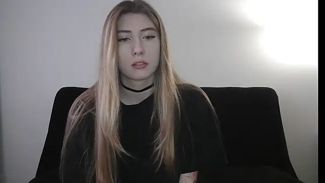 ErikaShyy online show from December 17, 2025, 10:54 am