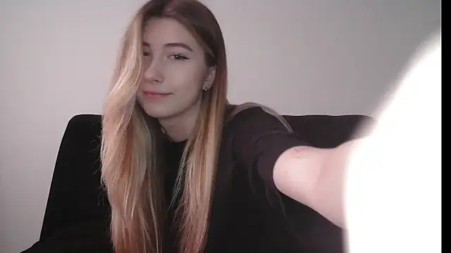 ErikaShyy online show from December 22, 2025, 10:34 am