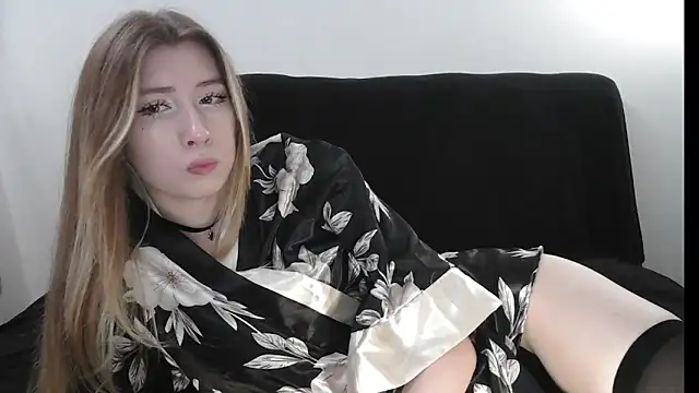 ErikaShyy online show from June 11, 2026, 10:35 am