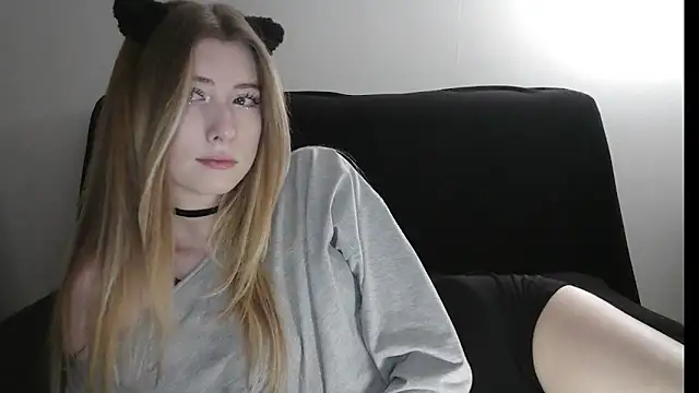 ErikaShyy online show from June 16, 2026, 10:29 am