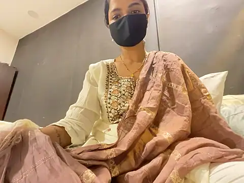 Snapshot of MaYaa__11 chatting on March 9, 2025, 6:00 pm MaYaa 11 online show from March 9, 2025, 6:00 pm