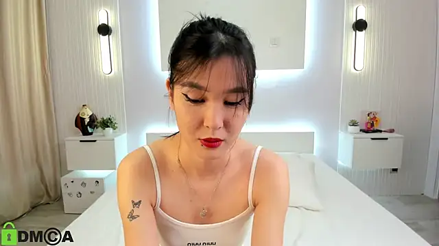 Snapshot of Lola_Peach chatting on February 8, 2025, 6:43 am Lola Peach online show from February 8, 2025, 6:43 am