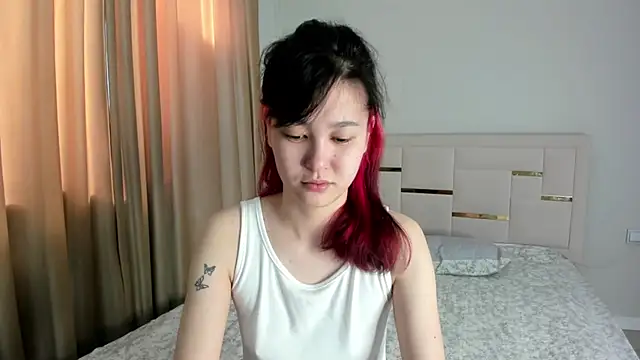 Lola Peach online show from June 1, 2026, 2:35 am