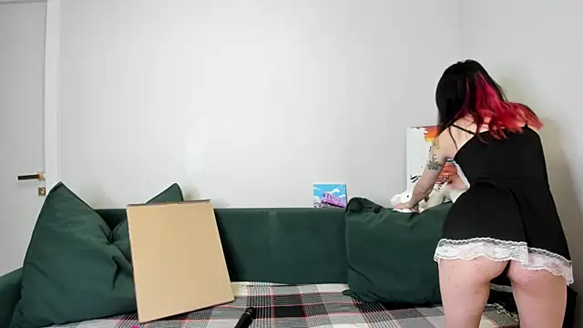 Lola Peach online show from July 10, 2026, 5:23 am