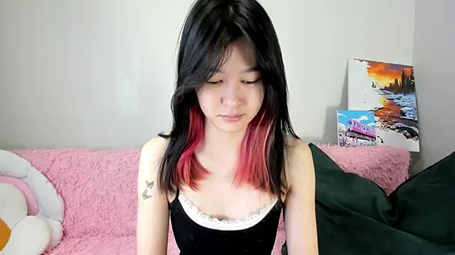 Lola Peach online show from July 21, 2026, 6:05 am