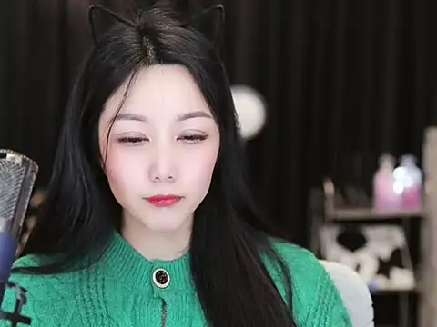 Nuyoah-77 online show from February 17, 2025, 6:26 pm