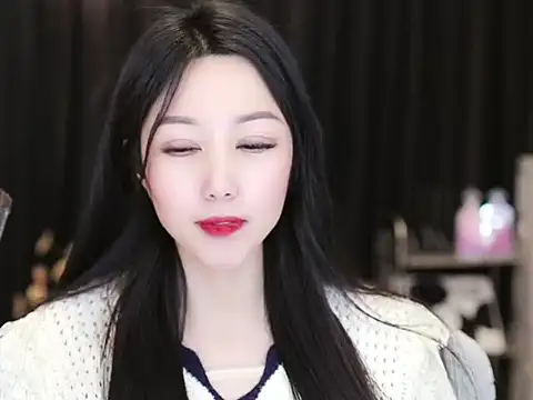 Nuyoah-77 online show from February 18, 2025, 6:26 pm