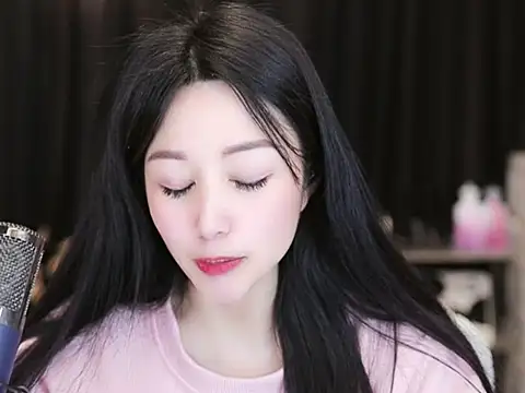 Nuyoah-77 online show from March 11, 2025, 5:57 pm