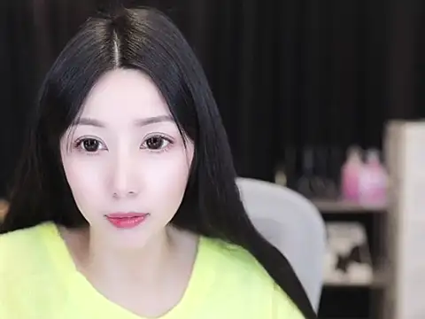 Nuyoah-77 online show from November 15, 2025, 4:03 pm