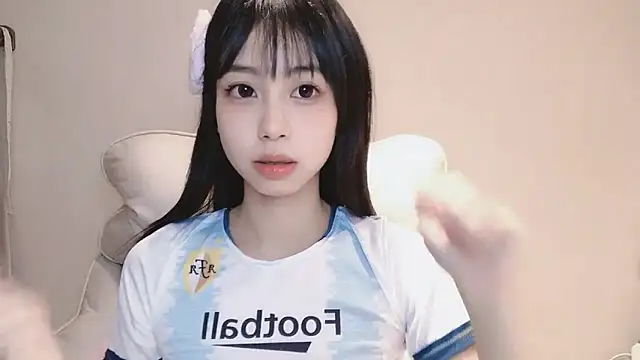 Snapshot of -Hottie chatting on December 13, 2024, 6:16 pm -Hottie online show from December 13, 2024, 6:16 pm