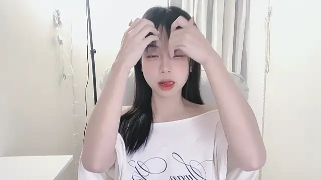 Snapshot of -Hottie chatting on February 26, 2025, 4:24 pm -Hottie online show from February 26, 2025, 4:24 pm