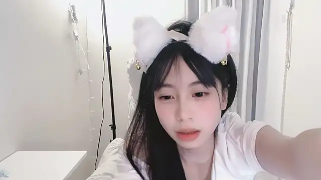 Snapshot of -Hottie chatting on February 26, 2025, 7:27 pm -Hottie online show from February 26, 2025, 7:27 pm